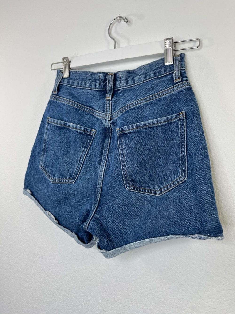 Agolde High-Waist Indigo Rolled-Hem Denim Shorts - Picture 5 of 9